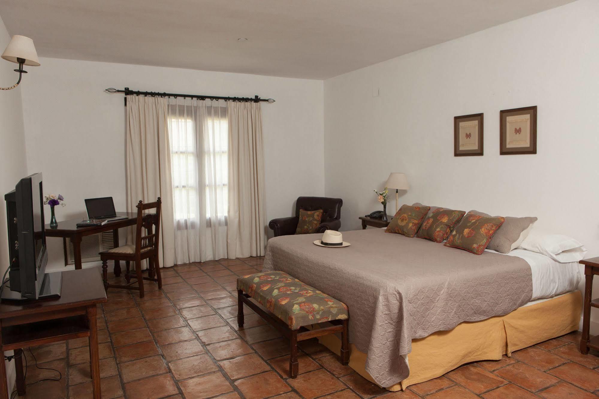 Las Moras Hotel San Lorenzo  Ngoại thất bức ảnh